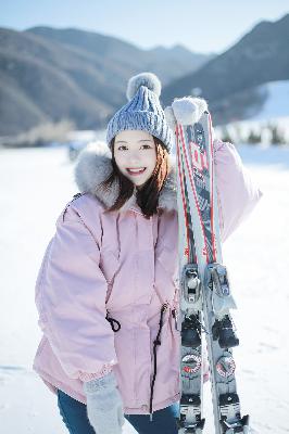 《强伦女教师2》引热议？三根手指游戏男男互动视频真相揭秘！